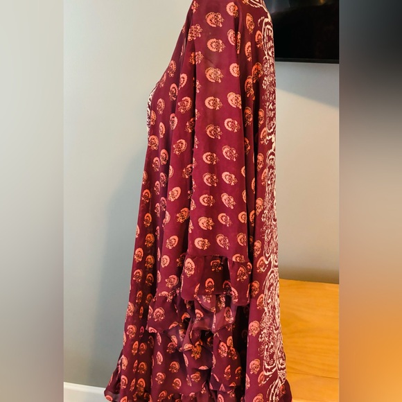 Absolutely stunning Free People Boho style midi/ mini dress with cape sleeves - Picture 3 of 5